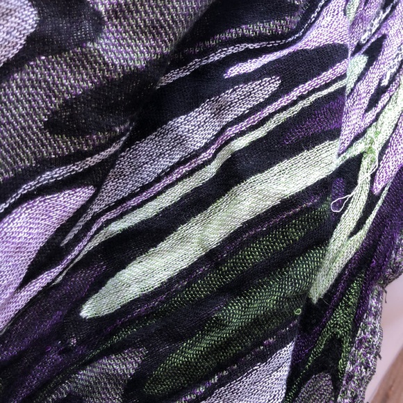 Tolani 100% Viscose Scarf Shawl w/fringe. Purple & Green Shades, wavy pattern - Picture 10 of 16